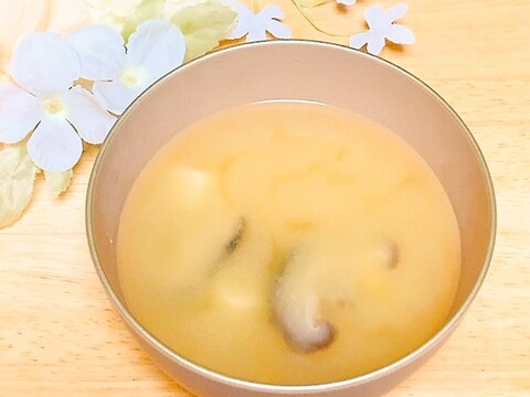 きのこと豆腐♪お味噌汁✧˖°（しいたけ）